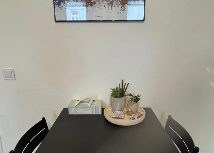 Modern Quiet Flat Near Metro U1 Ideal For 3 * Bécs
