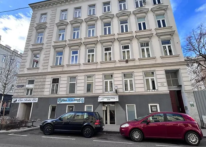 Modern Quiet Flat Near Metro U1 Ideal For 3 Apartman *