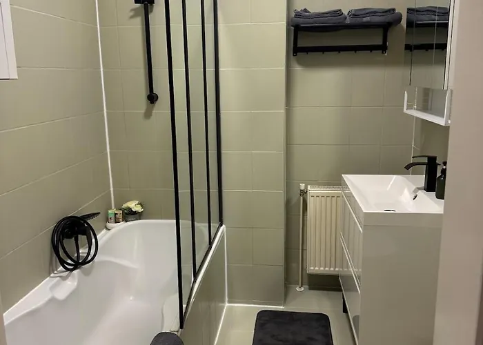 Modern Quiet Flat Near Metro U1 Ideal For 3