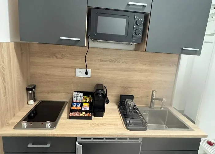 Modern Quiet Flat Near Metro U1 Ideal For 3 *