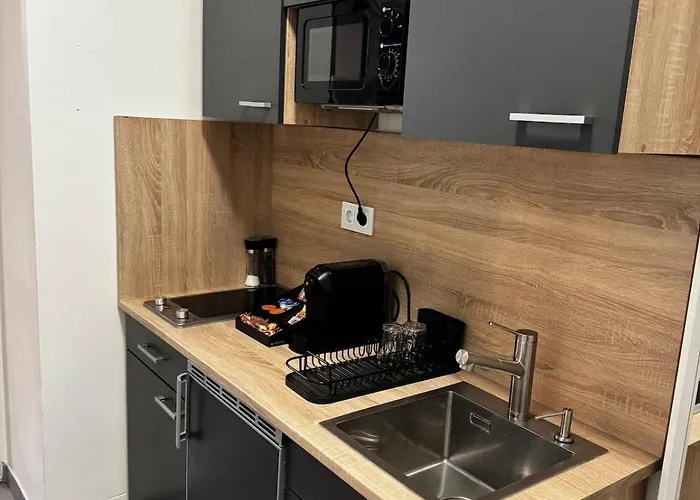 Modern Quiet Flat Near Metro U1 Ideal For 3 * Bécs