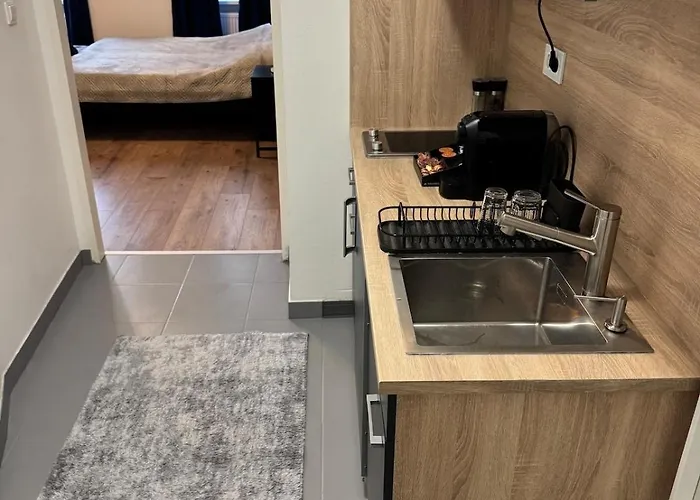 Modern Quiet Flat Near Metro U1 Ideal For 3 Apartman *
